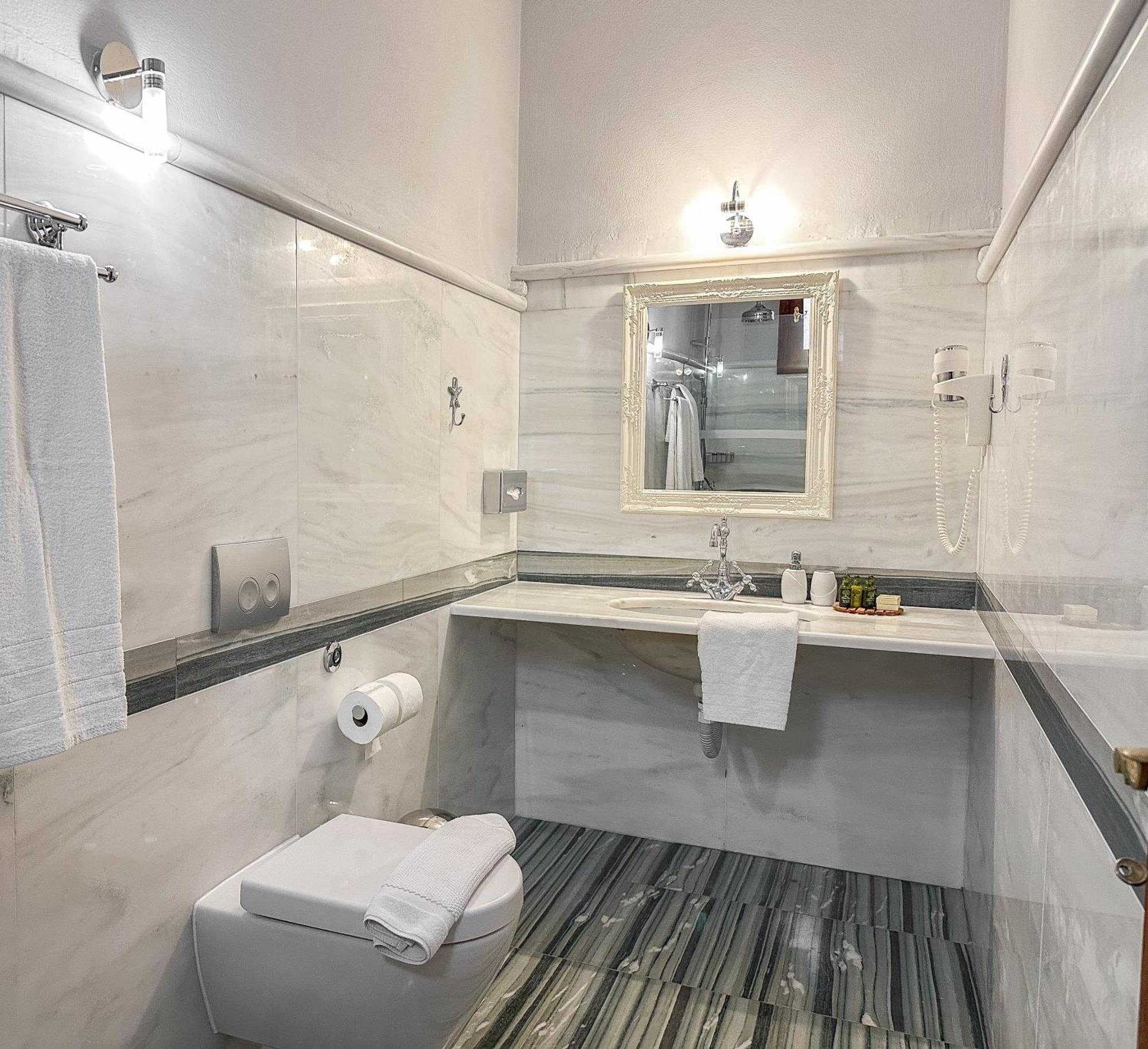 Ourania'S Mansion Hotel Skiathos Town Room photo