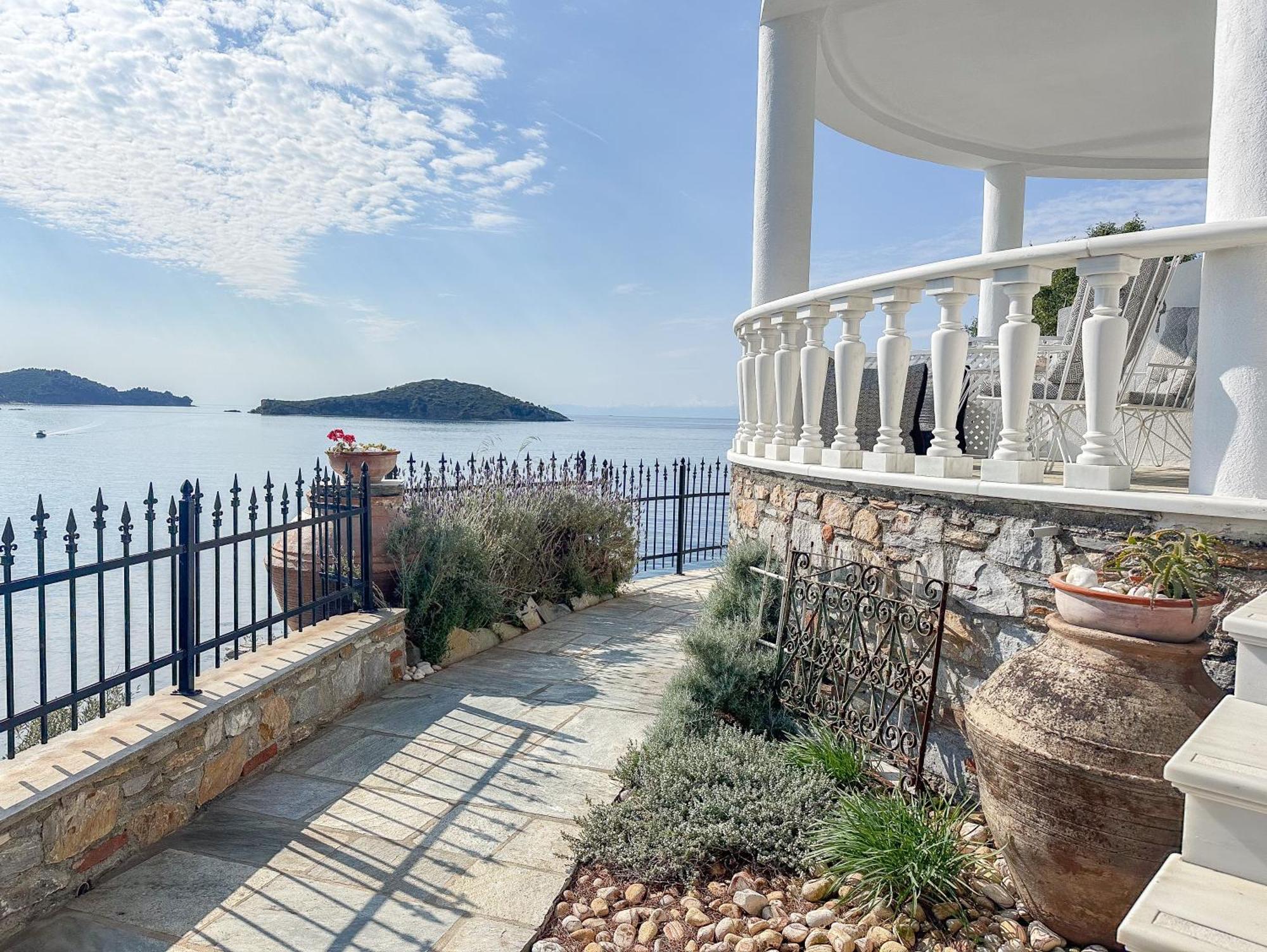 Ourania'S Mansion Hotel Skiathos Town Exterior photo